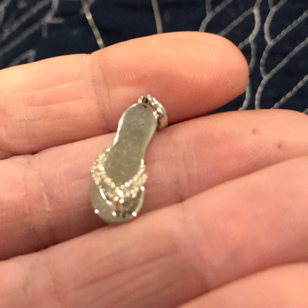 Sterling silver flip flop stud necklace like new